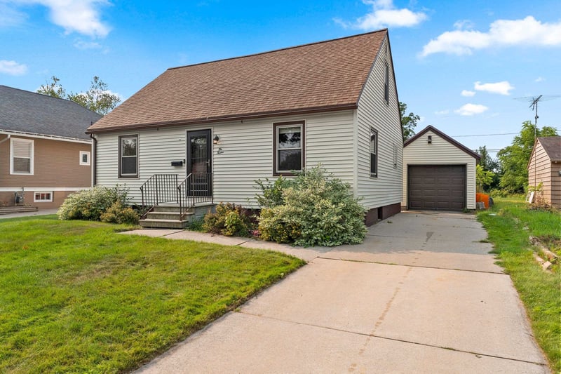 1012 Center St, Kewaunee, WI 54216-1304