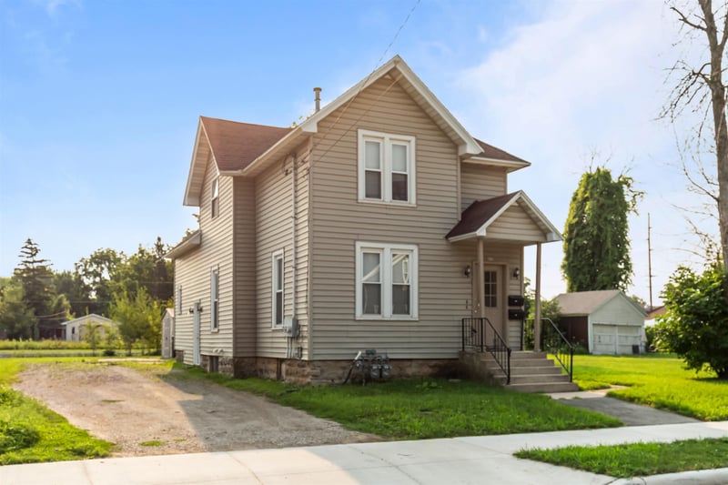 622 Grand St, Oshkosh, WI 54901-2813