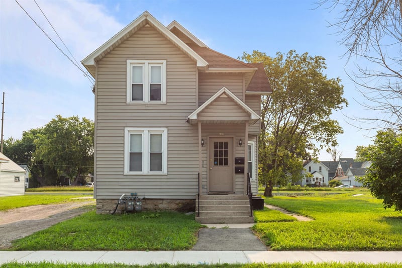 622 Grand St, Oshkosh, WI 54901-2813