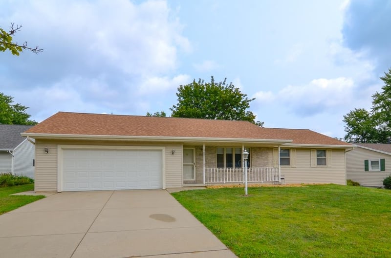1518 Commanche Dr, Green Bay, WI 54313-5940