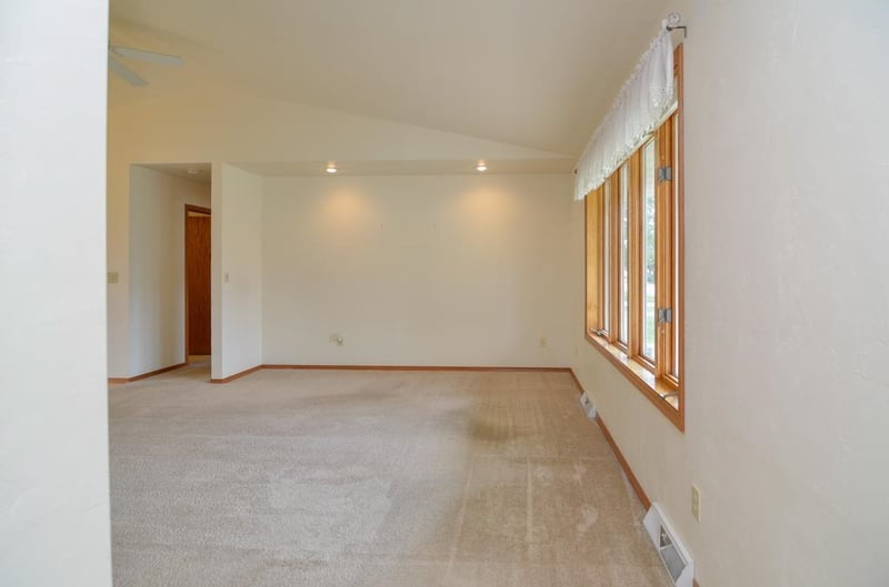 1518 Commanche Dr, Green Bay, WI 54313-5940