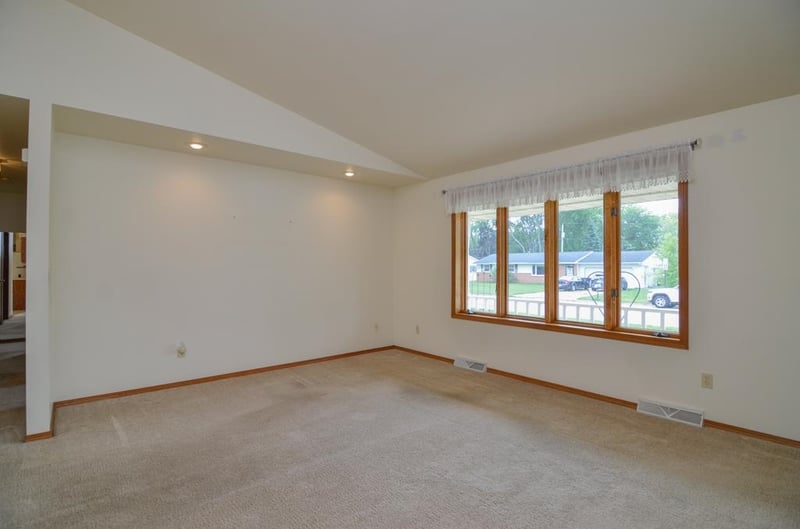 1518 Commanche Dr, Green Bay, WI 54313-5940