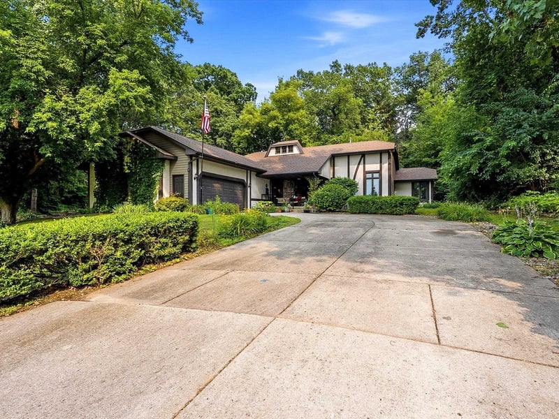 900 Mt Hood Ct, Green Bay, WI 54311-4818
