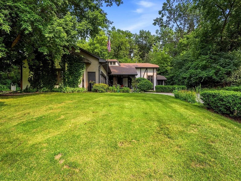 900 Mt Hood Ct, Green Bay, WI 54311-4818