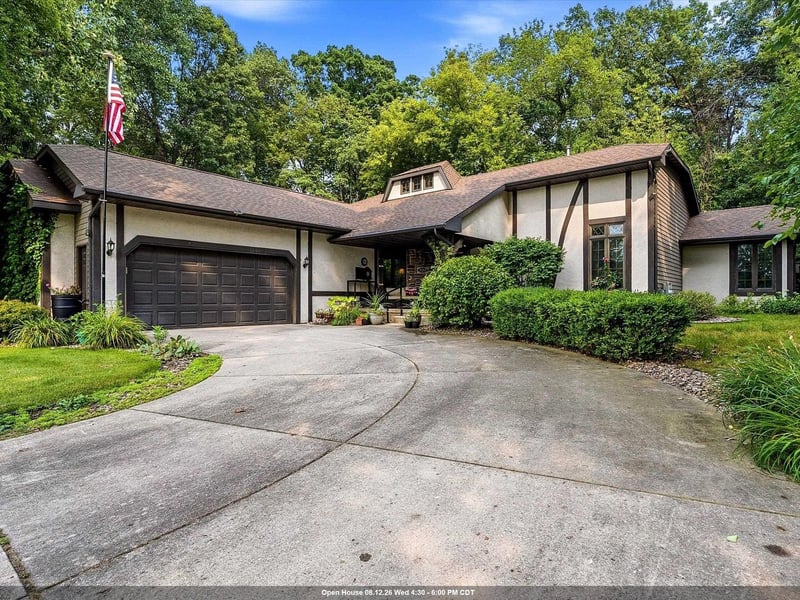 900 Mt Hood Ct, Green Bay, WI 54311-4818