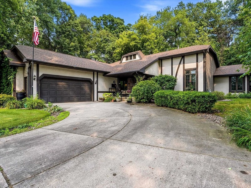 900 Mt Hood Ct, Green Bay, WI 54311-4818