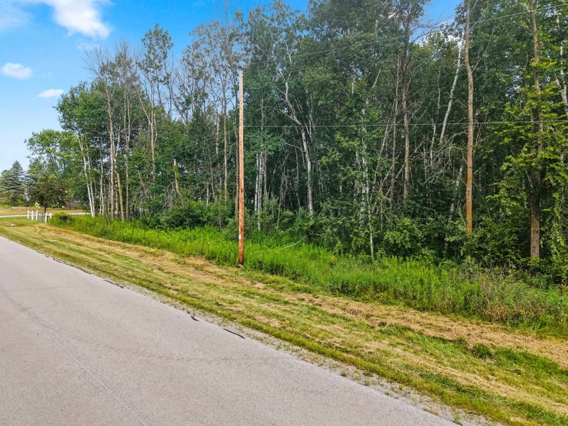 3610 Shady Ln, Suamico, WI 54313