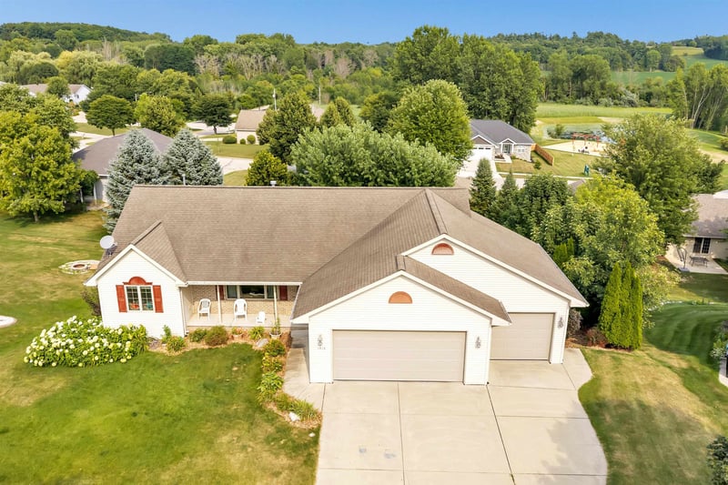 1416 Wilbert Hill Ct, Howard, WI 54313