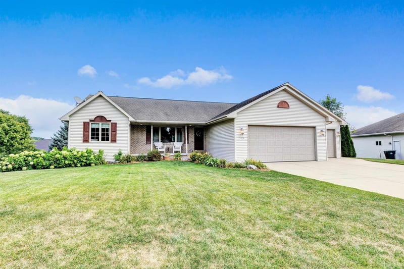 1416 Wilbert Hill Ct, Howard, WI 54313