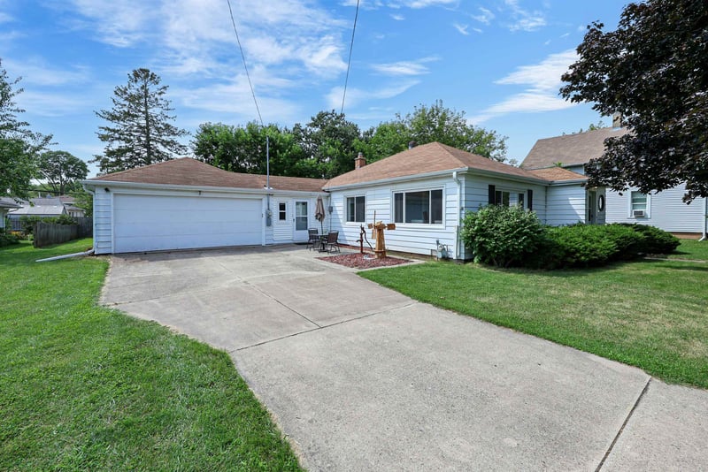 1713 Walnut St, Oshkosh, WI 54901-2849