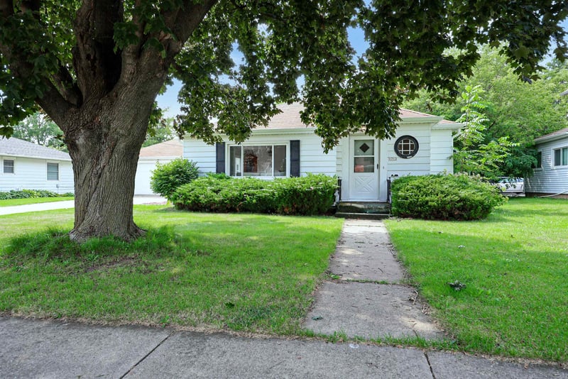 1713 Walnut St, Oshkosh, WI 54901-2849
