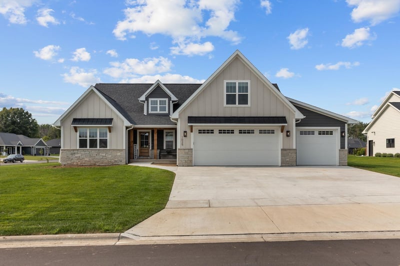 1029 Lancaster Ct, Green Bay, WI 54313