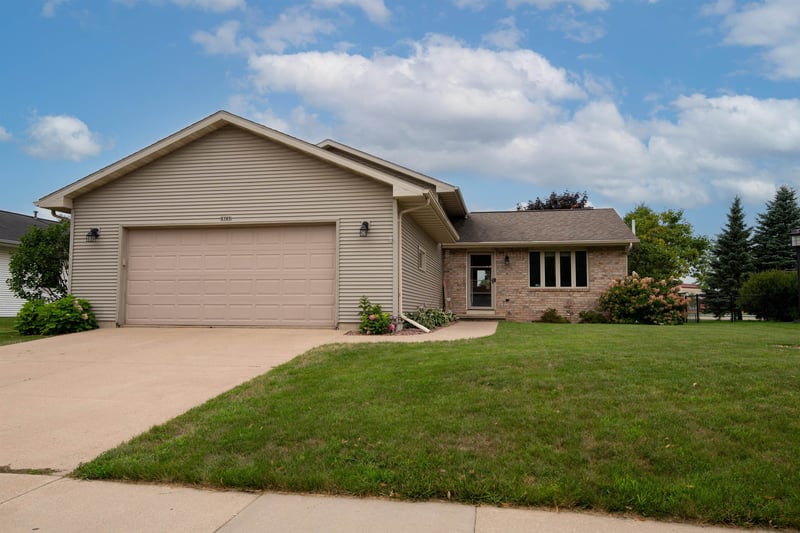 1795 Woodstock St, Oshkosh, WI 54904