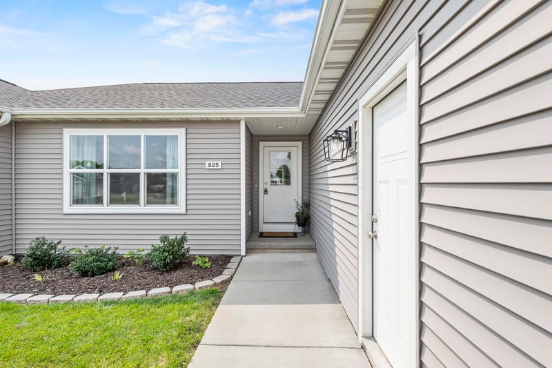 825 Lincoln St, Hortonville, WI 54944