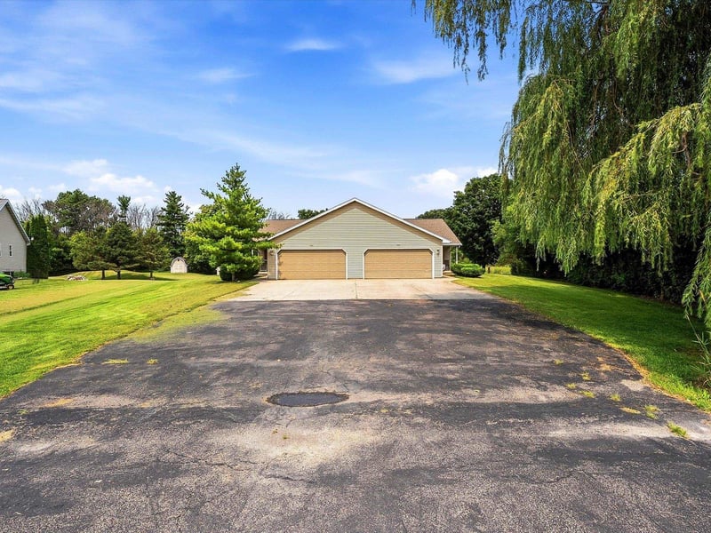 W442 Cindy Ann Ln, Kaukauna, WI 54130