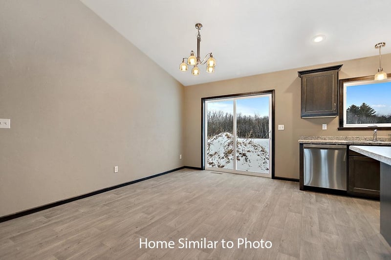 1675 Fronteir Rd, Luxemburg, WI 54217