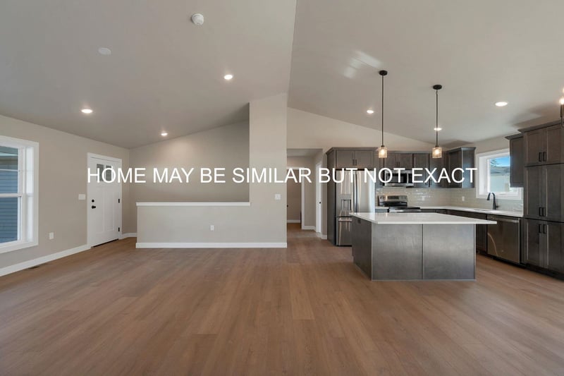 1033 Gray St, Green Bay, WI 54303
