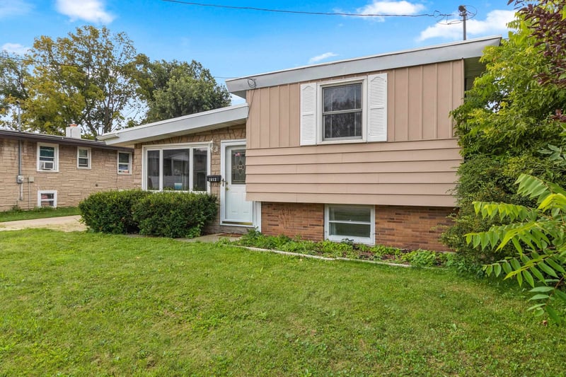 1413 Western Ave, Green Bay, WI 54303