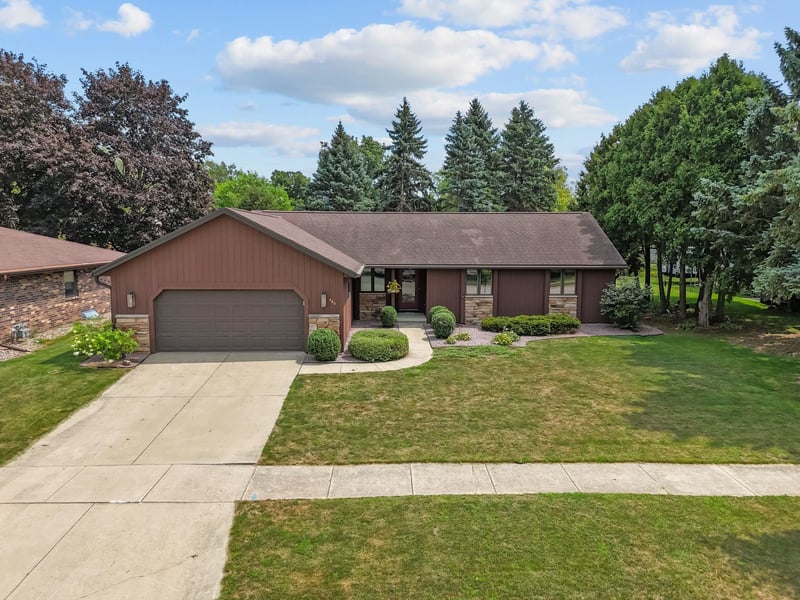 406 Silver Spring Dr, Green Bay, WI 54303-4566