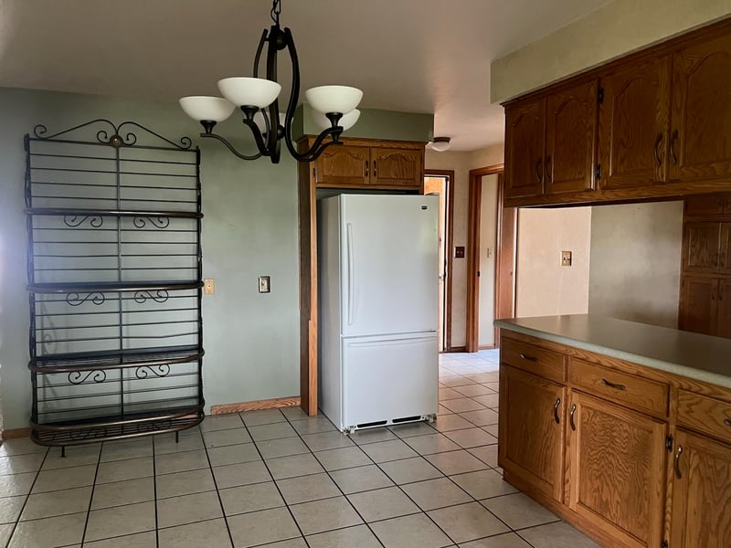 2151 Woodcrest Dr, Green Bay, WI 54304-1832