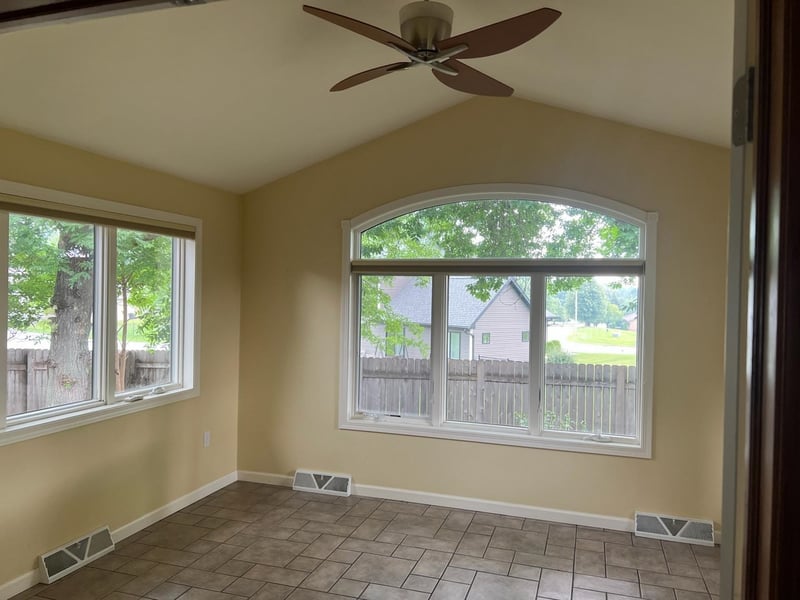 2151 Woodcrest Dr, Green Bay, WI 54304-1832