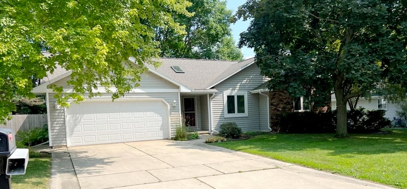 2151 Woodcrest Dr, Green Bay, WI 54304-1832