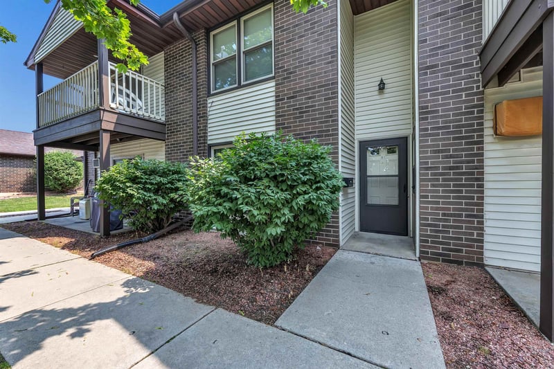 1045 Marvelle Ln #B1, Green Bay, WI 54304
