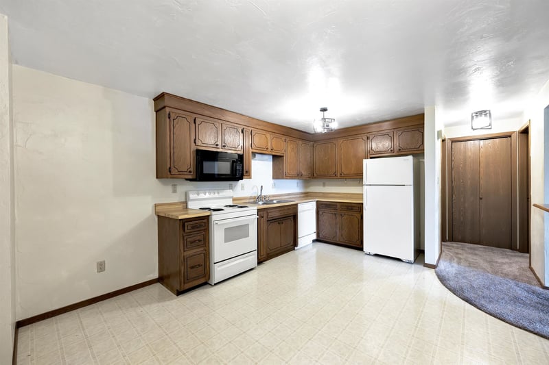 1045 Marvelle Ln #B1, Green Bay, WI 54304