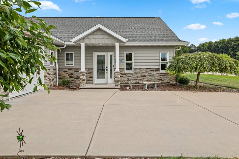 1441 Ava Hope Ct, De Pere, WI 54115