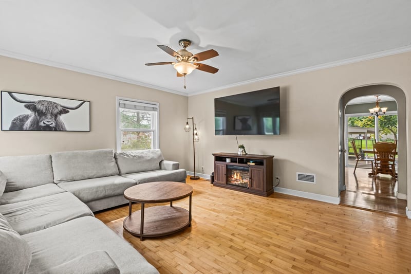 423 E Harrison St, Appleton, WI 54915-1815