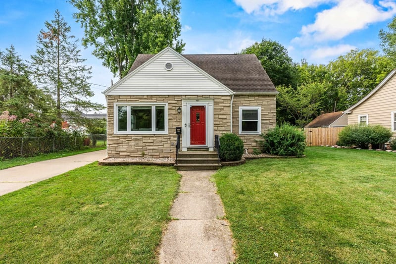 423 E Harrison St, Appleton, WI 54915-1815