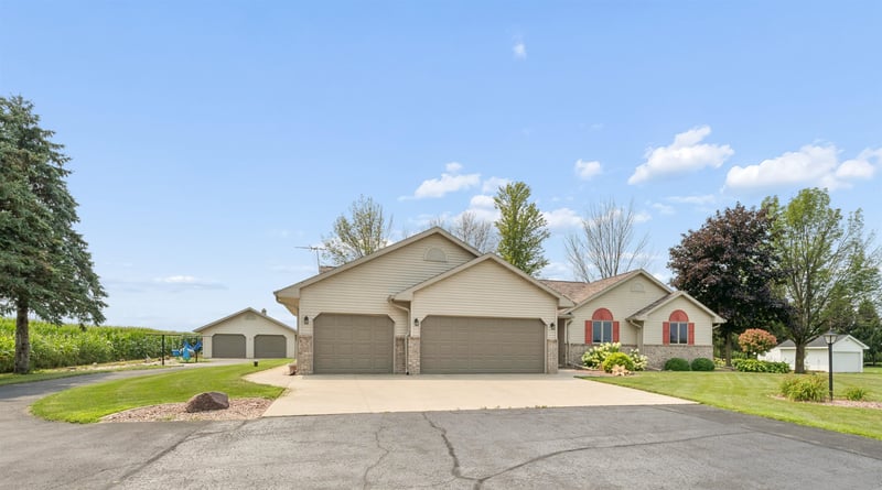 N3141 State Road 76, Hortonville, WI 54944