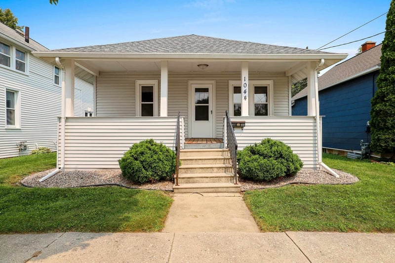 1044 Caroline St, Green Bay, WI 54303-1808