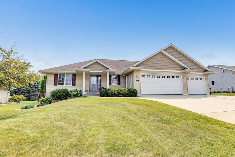 2519 Turnbury Rd, Green Bay, WI 54313-9552