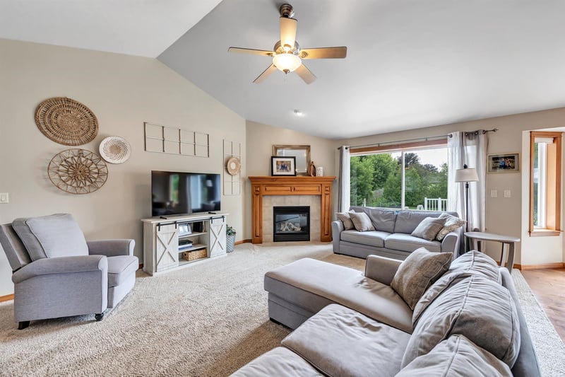 2519 Turnbury Rd, Green Bay, WI 54313-9552
