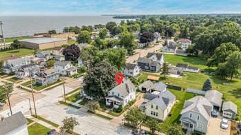 107 W 16th Ave, Oshkosh, WI 54902-6903
