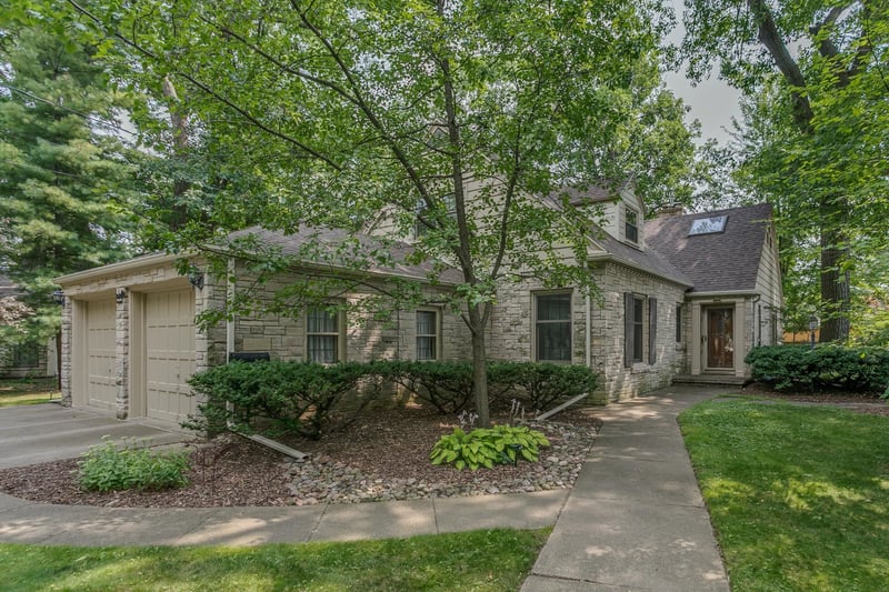 1520 Oakcrest Ct, Appleton, WI 54914
