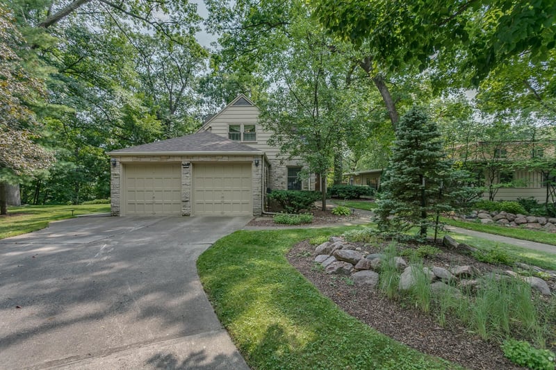 1520 Oakcrest Ct, Appleton, WI 54914