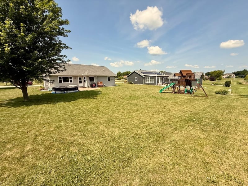 W6127 Sherwood Point Dr, Greenville, WI 54942