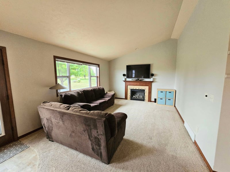 W6127 Sherwood Point Dr, Greenville, WI 54942