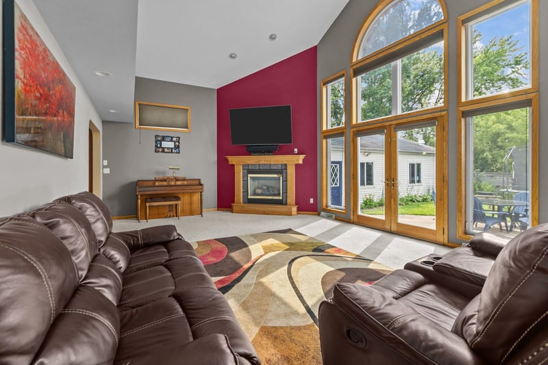 2345 Brantwood Dr, Neenah, WI 54956