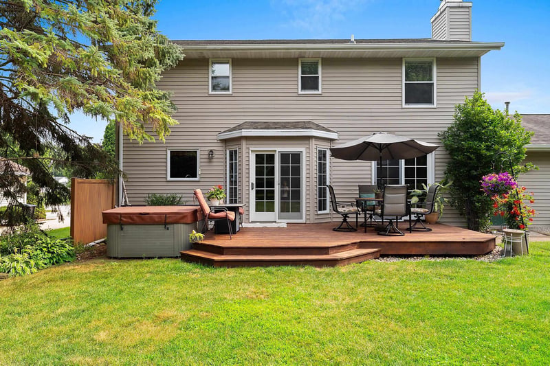 2906 Sunray Ln, Green Bay, WI 54313