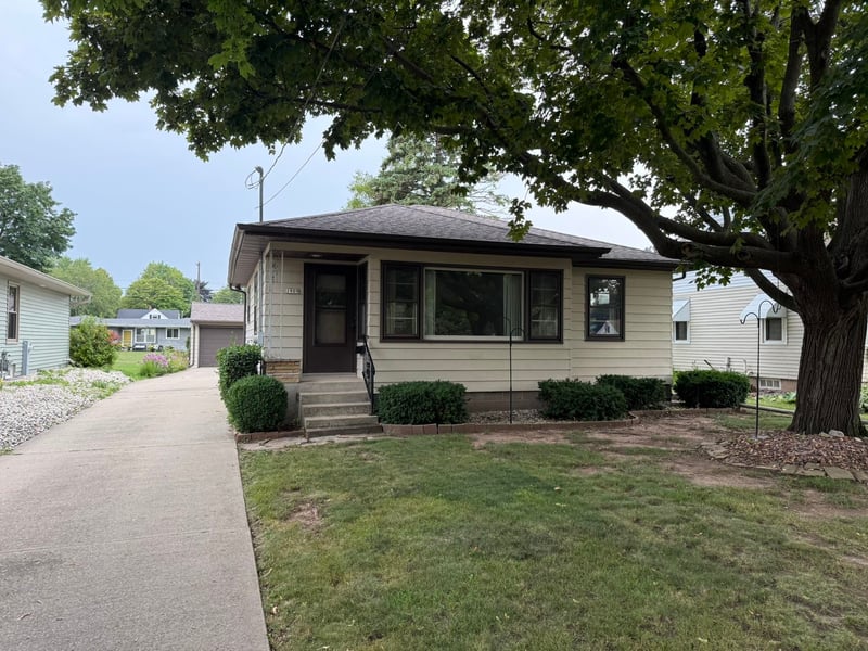 1909 Simpson St, Oshkosh, WI 54902-6844