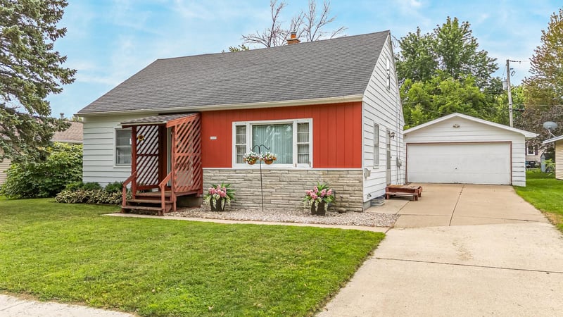 1303 Faust Ave, Oshkosh, WI 54902-5651