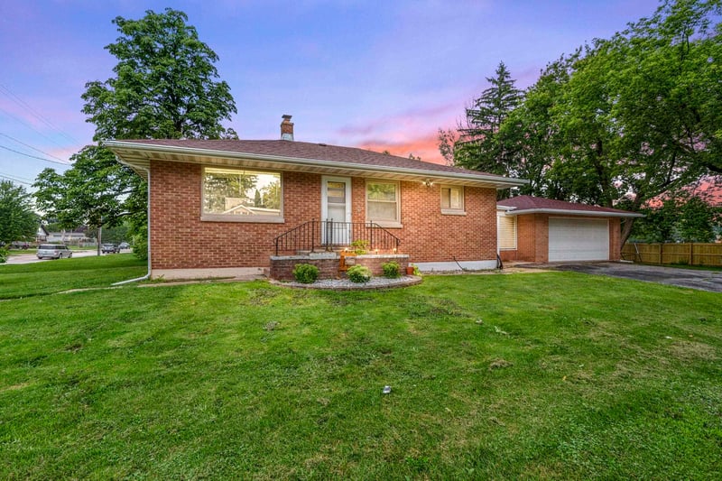 1412 W 9th Ave, Oshkosh, WI 54902