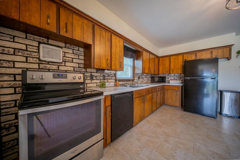 123 Jean St, Combined Locks, WI 54113