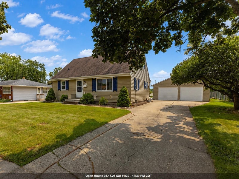 123 Jean St, Combined Locks, WI 54113