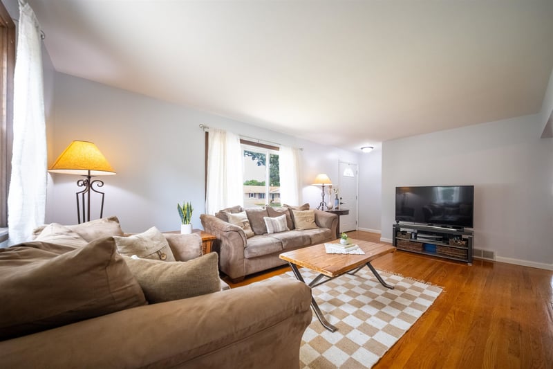 123 Jean St, Combined Locks, WI 54113