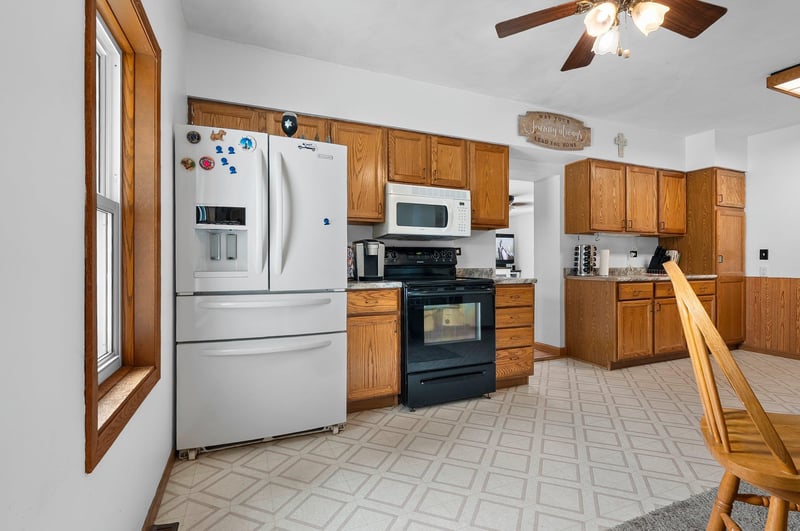 W10057 Baler Rd, Hortonville, WI 54944