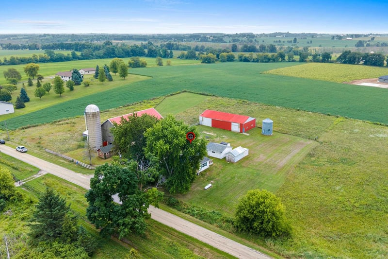 W10057 Baler Rd, Hortonville, WI 54944